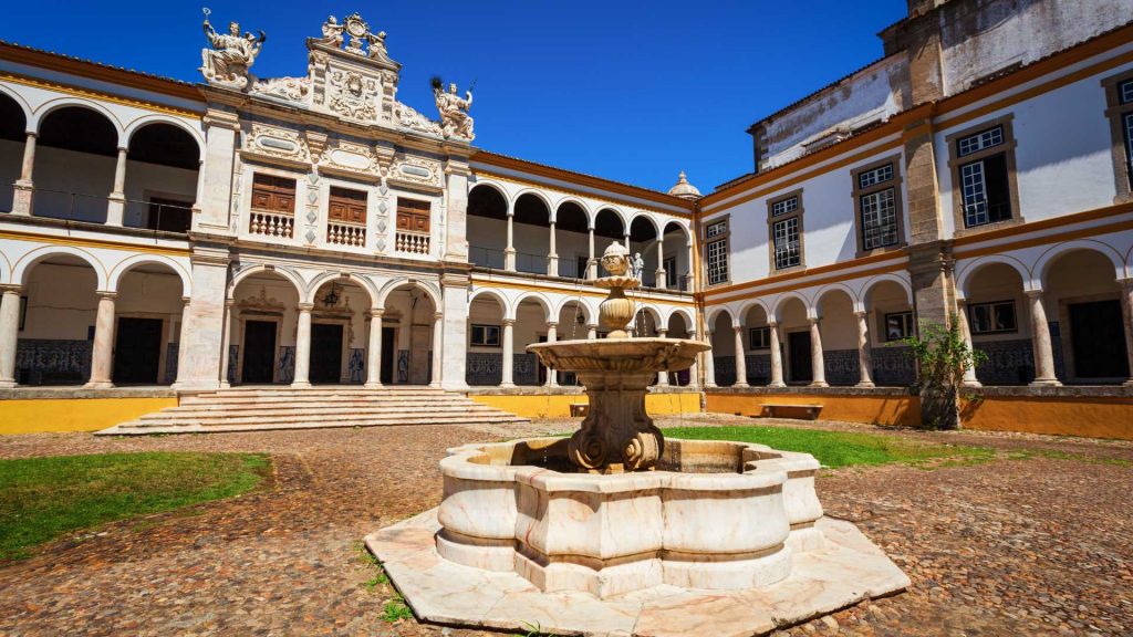 Évora: Roman History and Medieval Charm